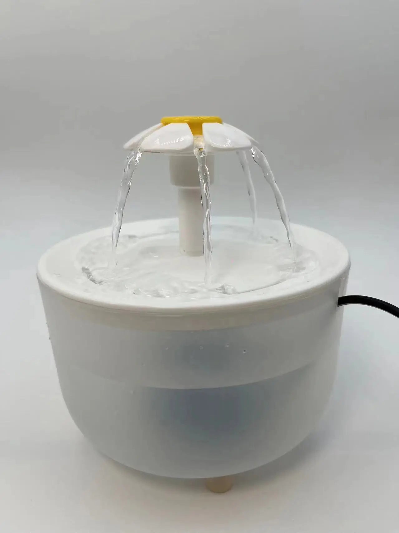 Elevate Your Cat's Hydration with the Pets Water Fountain - 1.2L Automatic Filtered USB Cat Drinker