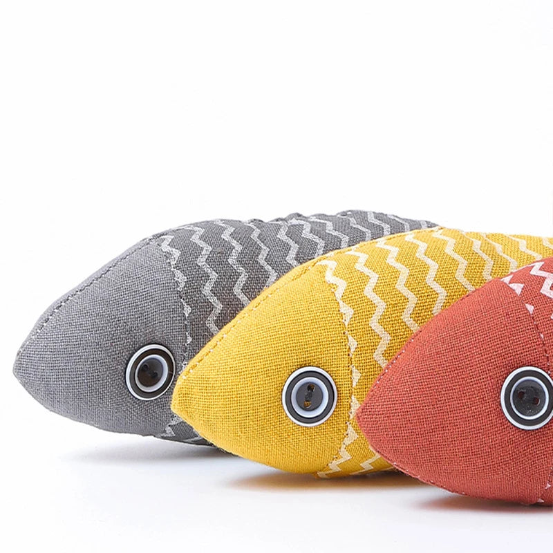 MADDEN Interactive Cat Fish Toy - Engaging Catnip Scratcher for Playful Kittens